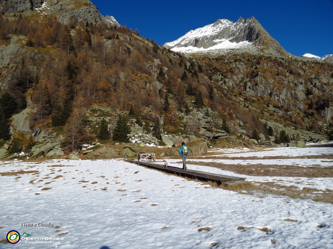 03 si attraversano delle passerelle.JPG